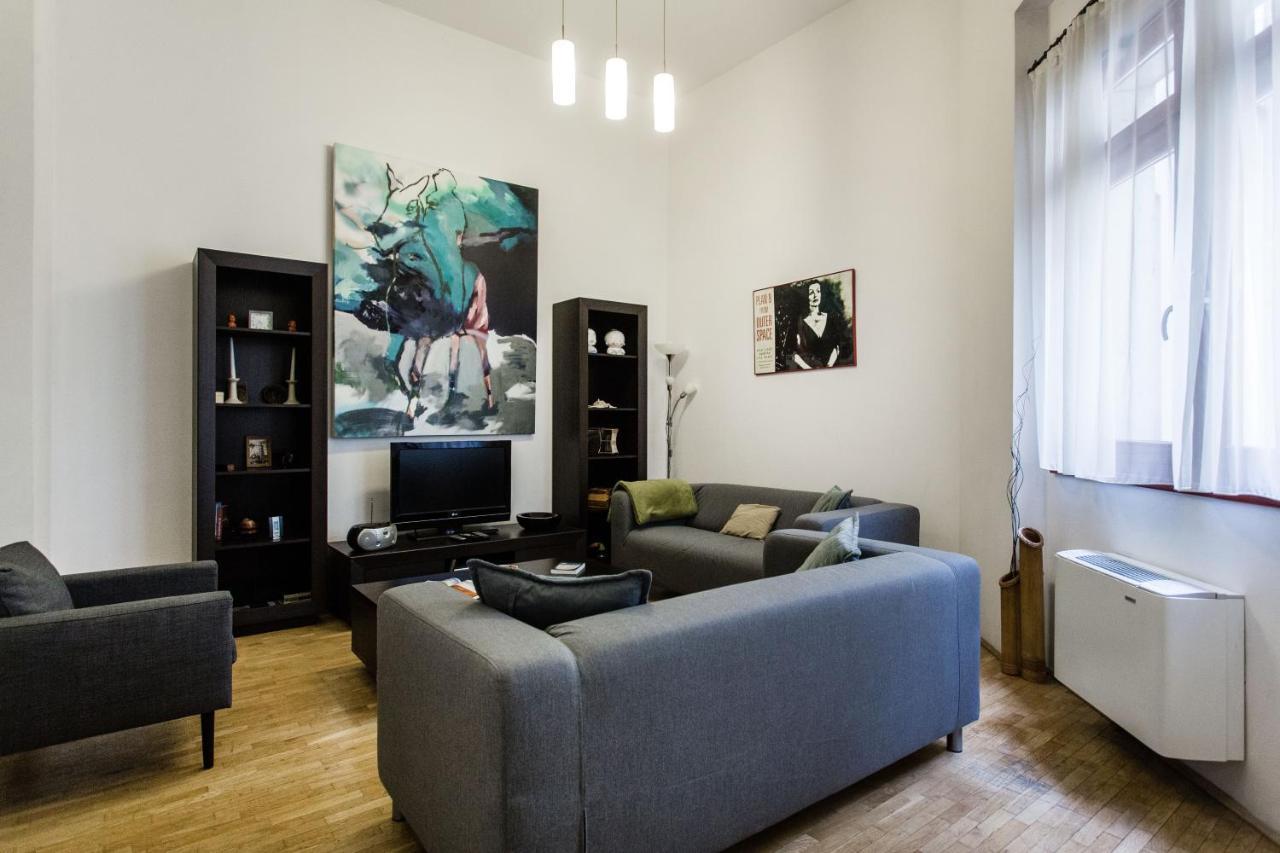 Family Suite By Heroes' Square Budapeste Exterior foto
